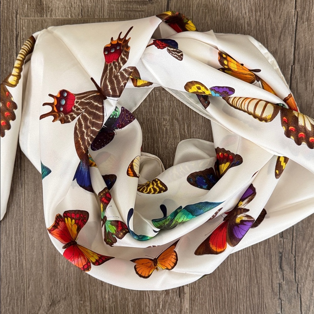 Butterfly print silk scarf - Picture 10 of 15